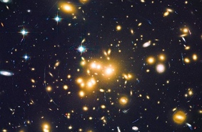 Астрономы разглядели карликовые галактики сквозь гравитационную линзу