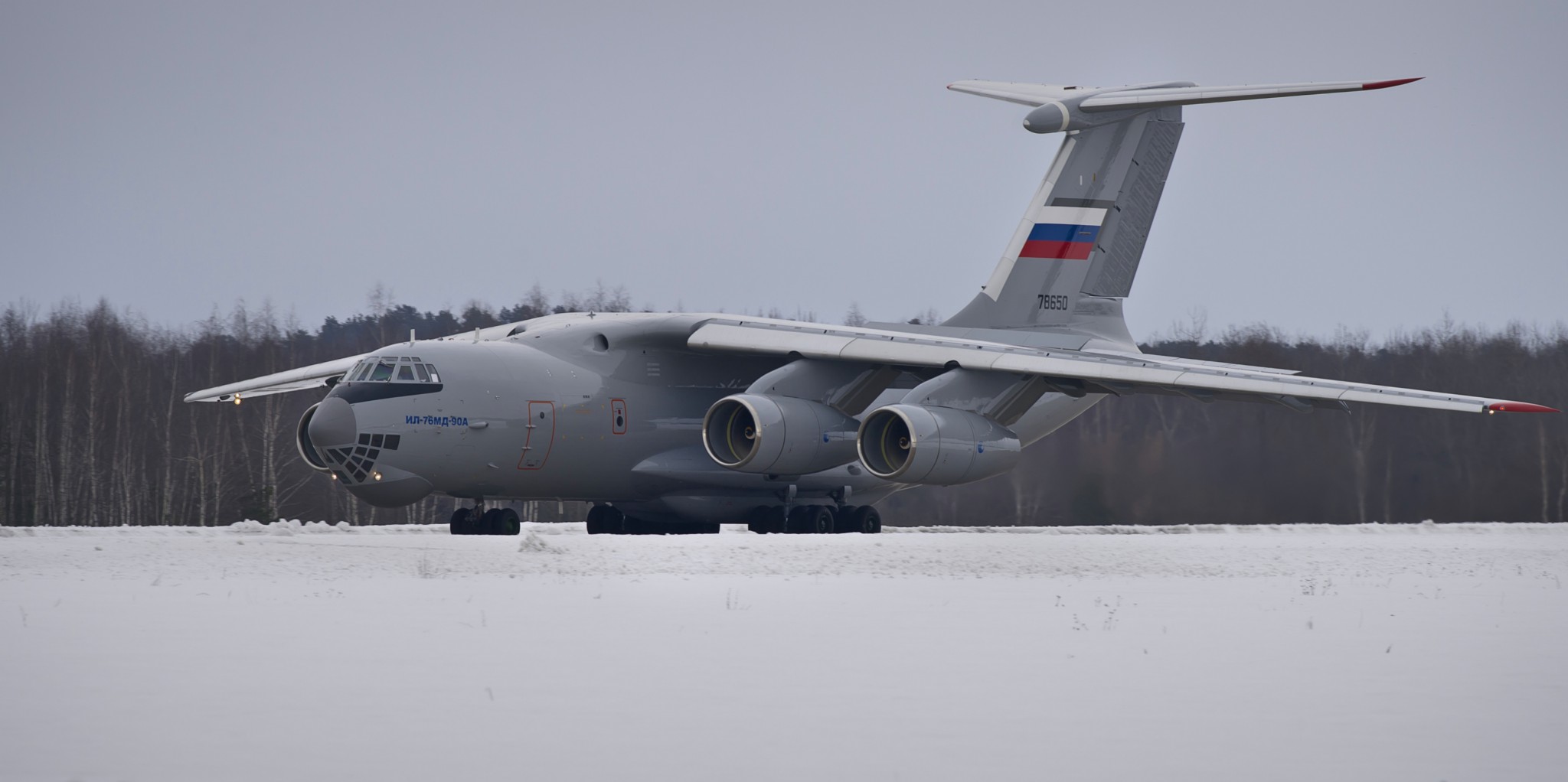 Серийный военно-транспортный самолет Ил-76МД-90А постройки ульяновского завода «Авиастар»