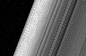 Новые фото колец Сатурна крупным планом от Cassini