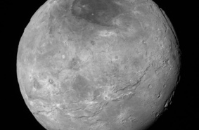 Новые снимки Харона, спутника Плутона