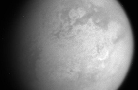 Новые данные от «Кассини». В южное полушарие Титана приходит зима