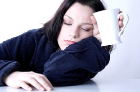 Недосып влияет на мозг так же, как алкоголь