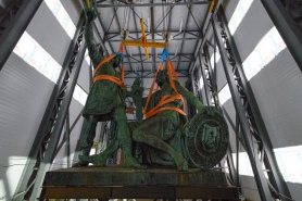 Памятник Кузьме Минину и Дмитрию Пожарскому демонтировали