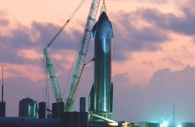 На прототип сверхтяжелой ракеты SpaceX Starship SN-8 начали устанавливать термозащитные плитки