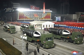 В КНДР показали новую баллистическую ракету