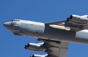 Гиперзвук на подходе: американский бомбардировщик B-1B запустил крылатую ракету с внешней подвески