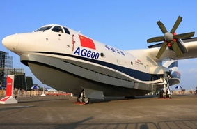 Первый вылет самого крупного китайского самолета-амфибии AG600