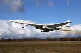 Два обновленных «Белых лебедя», бомбардировщики Ту-160, переданы военным после ремонта и модернизации
