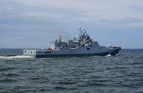Новейший российский фрегат «Адмирал Григорович» проходит испытания в Баренцевом море