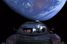 Где сейчас в космосе находится Tesla Маска?