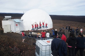 Участники эксперимента год имитировали марсианскую экспедицию на Гавайях