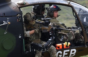 От кино – к спецназу: во Франции испытали вертолётную систему стабилизации стрелкового оружия