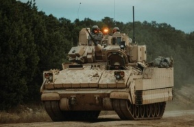 Плохой аккумулятор задержал на год поставку БМП Bradley M2A4 в армию США