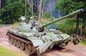 Эталон мирового танкостроения: модификации Т-54/55. Противоатомная защита, стабилизированные пушки, танковые огнеметы