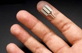 Биотопливный элемент на кончике пальца питает энергией носимые гаджеты