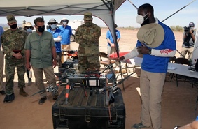 Как выбрать  эффективный способ борьбы с малыми  БПЛА? Армия США тестирует дроны-перехватчики на полигоне Юма
