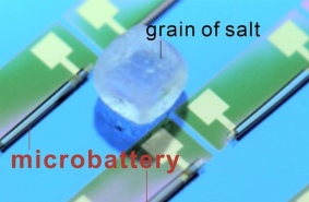 Самая маленькая в мире батарея для питания компьютера размером с пылинку