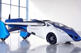 Компания AeroMobil представляет прототип футуристического летающего автомобиля, который станет доступен уже в 2017 году