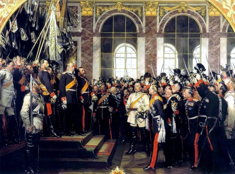 Провозглашение Германской империи в Версале.Бисмарк в белом мундире в центре картины