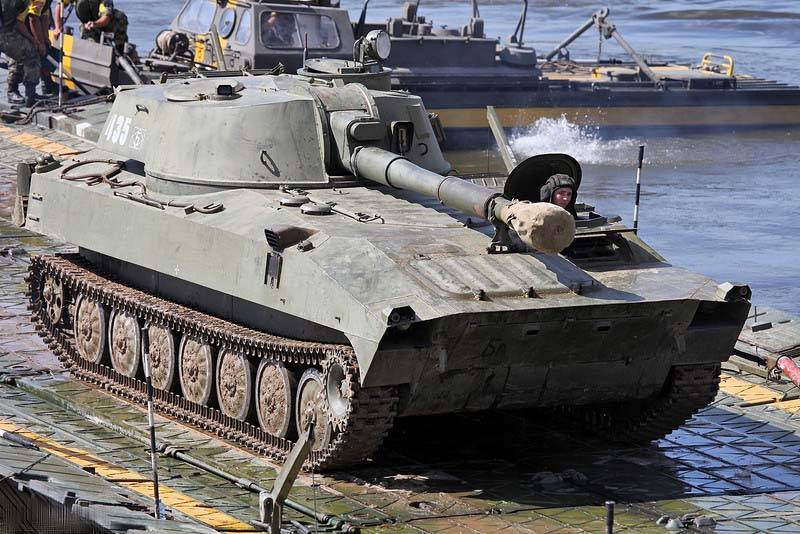 САУ 2С1 на понтоне, военные соревнования  «Открытая вода». Россия, 2016 г.