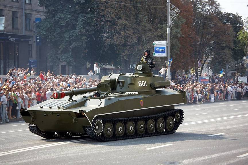Украинская САУ 2С1 в парадной окраске