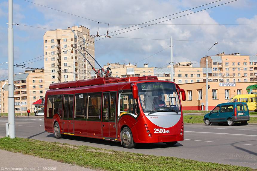 АКСМ-420 «Витовт» в Минске, 2008. Из всех современныхтроллейбусов стран СНГ эта машина выглядит наиболеенеобычно