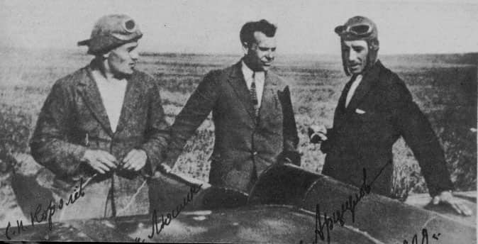Сергей Королев, Сергей Люшин и Константин Арцеулов у планера «Коктебель». 1929 г.