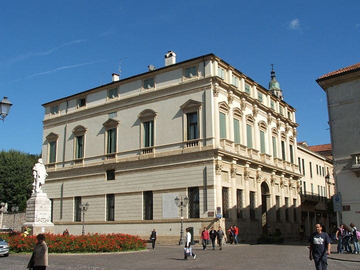архитектурный памятник, Палаццо Тьене, Виченца