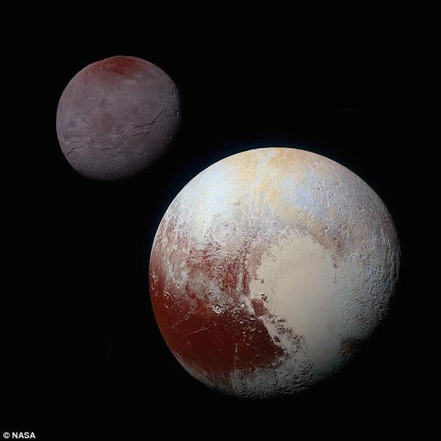 Космический аппарат New Horizons помог нам увидеть Плутон (на переднем плане) и его наибольший спутник Харон более четко, чем мы могли наблюдать их с помощью телескопов