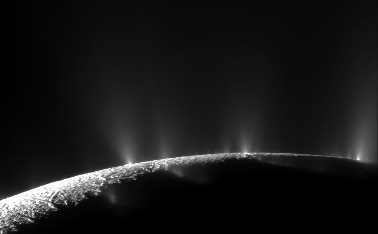 Cassini совершил прощальный облет спутника Сатурна