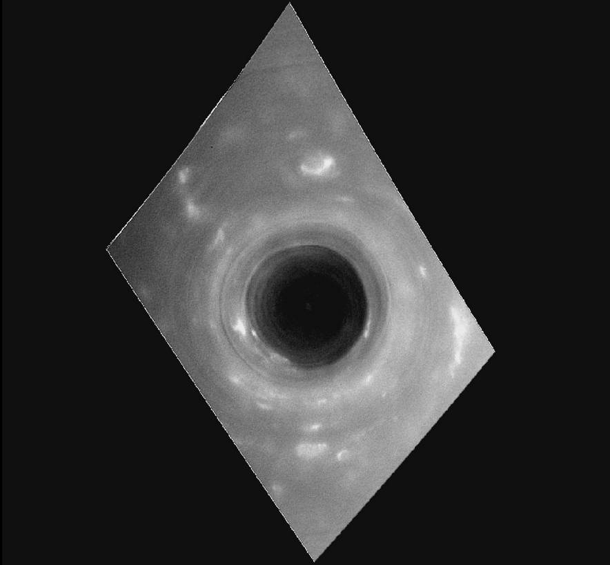 Кадр из видео NASA о первом нырке Cassini