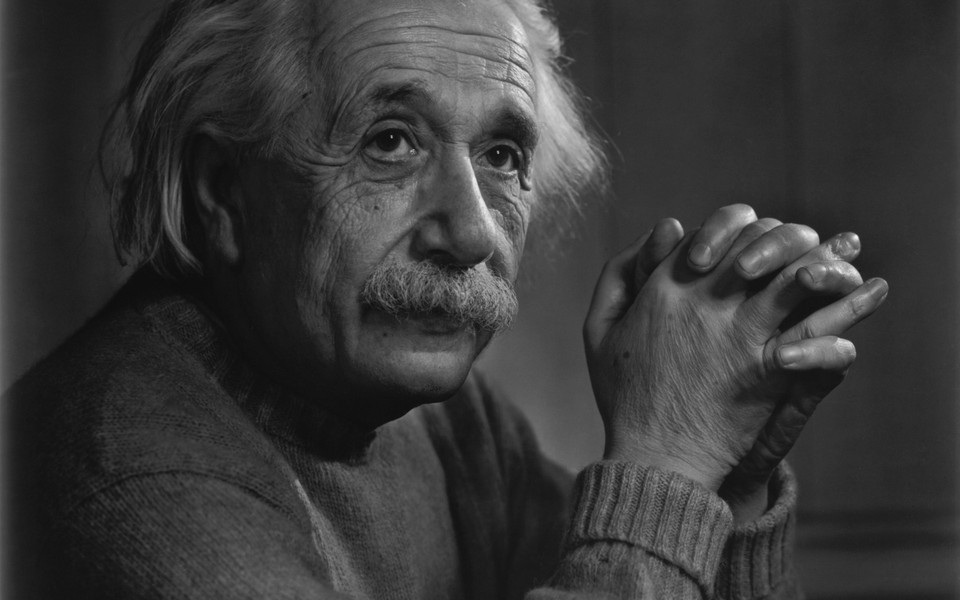 2.	Альберт Эйнштейн сам долгое время сомневался в правильности своей теории на счет гравитационных волн