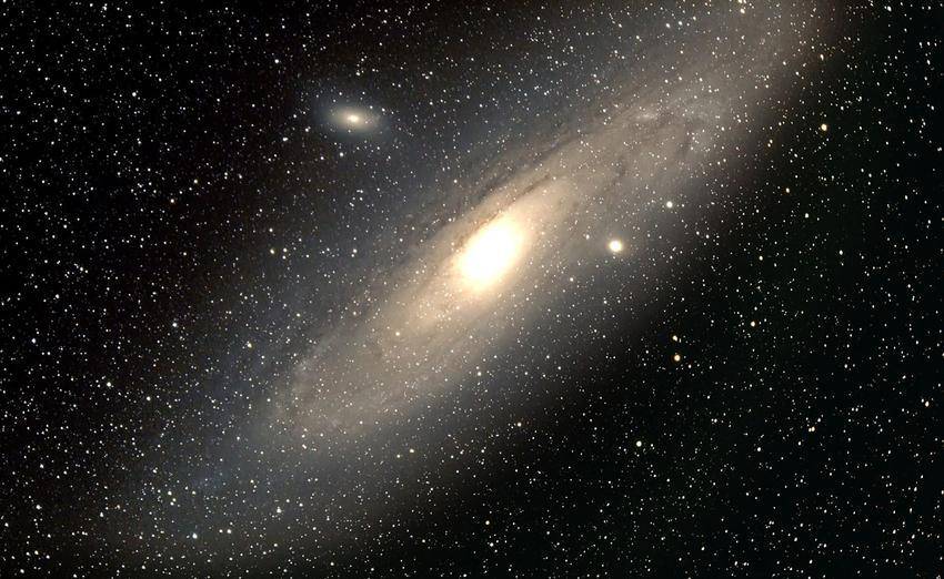 Галактика Андромеды и две соседние галактики