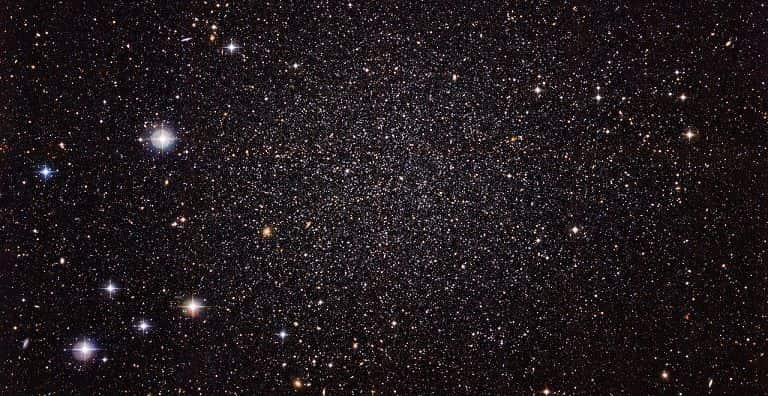 Движение звезд в близлежащей галактике указывает на присутствие темной материи