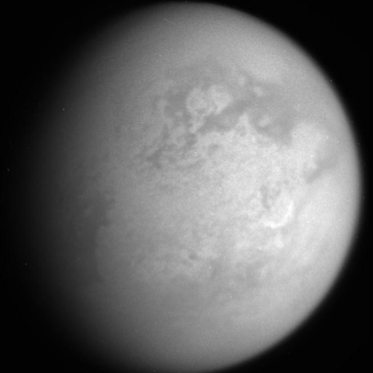 Новые данные от «Кассини». В южное полушарие Титана приходит зима.