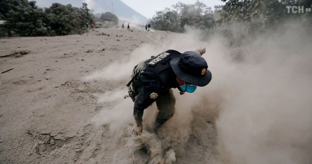 землетрясение в Гватемале, извержение вулкана Фуэго, эвакуация жителей