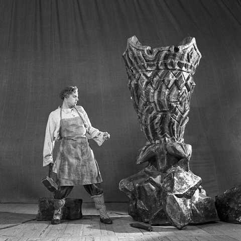 Сцена из балета «Сказ о каменном цветке». Большой театр, 1954 год. Владимир Преображенский в роли Данилы