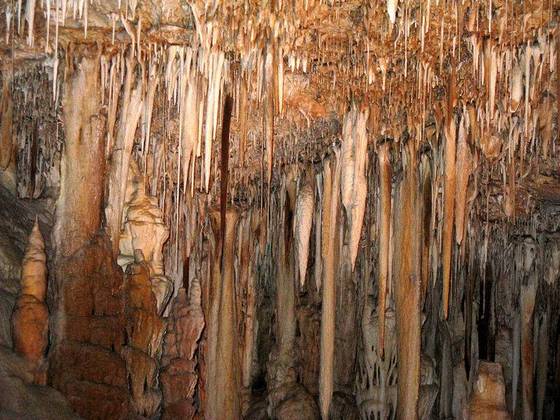 Сталактиты, пещера Сорек, Израиль