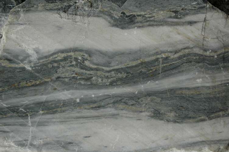 Исходным материалом для мрамора чаще всего служит обычный осадочный известняк-кальцит