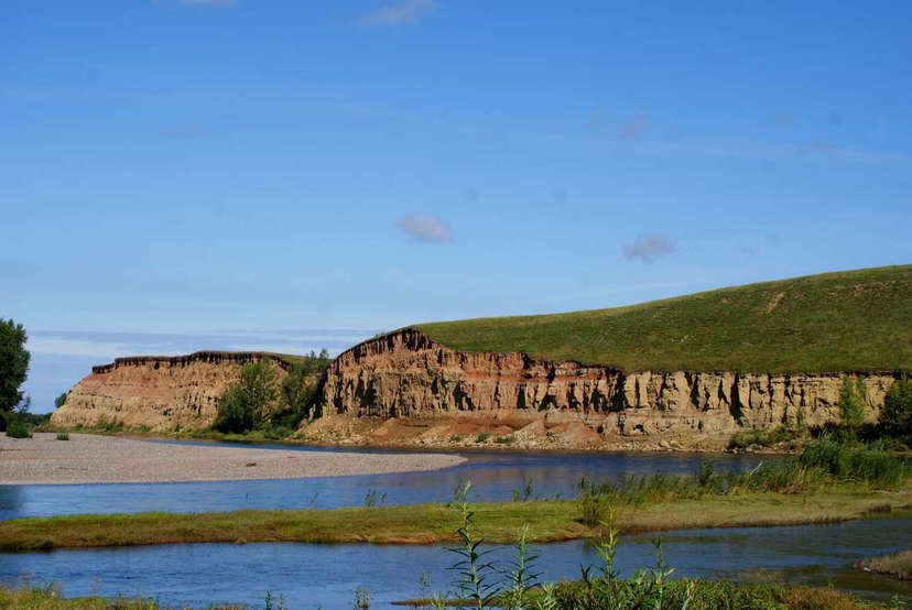 Кости гигантского ящера ученые нашли в разрезе Шестаковский Яр (или Шестаково-3) в  Кемеровскрй области. Это одно из крупнейших местонахождений мамонтовой и динозавровой фауны в России.