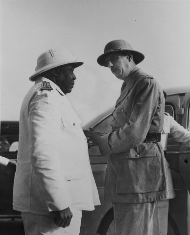 Генерал Шарль де Голль, губернатор Чада, генерал Фелик Эбо
