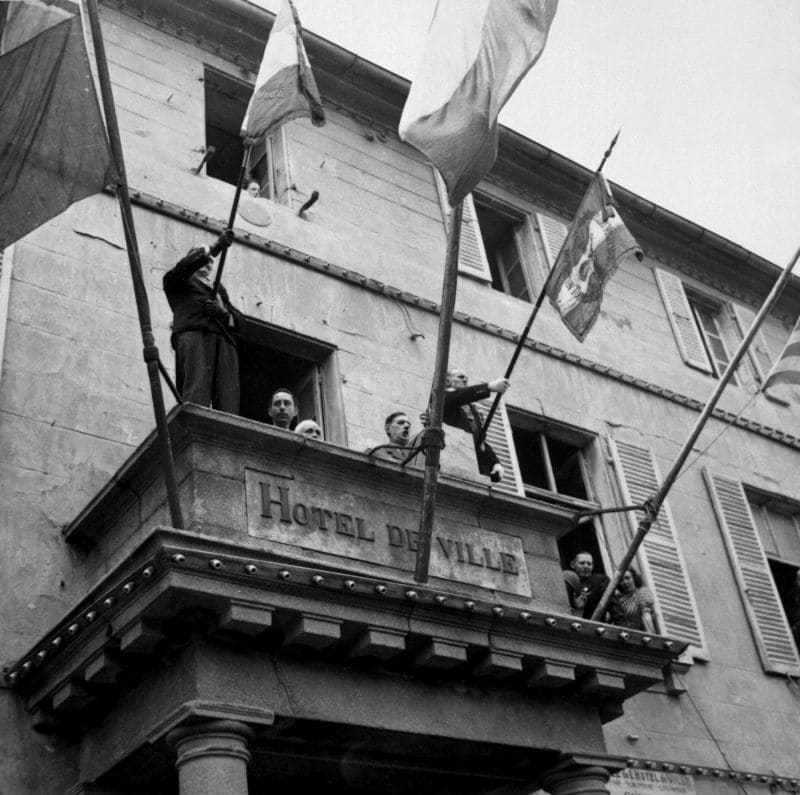 Шарль де Голль, выступление, балкон ратуши, Шербуре