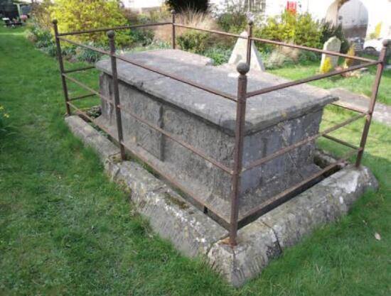Надгробие, лорд Томас Дакр, церковь, Сэкстон, братская могила