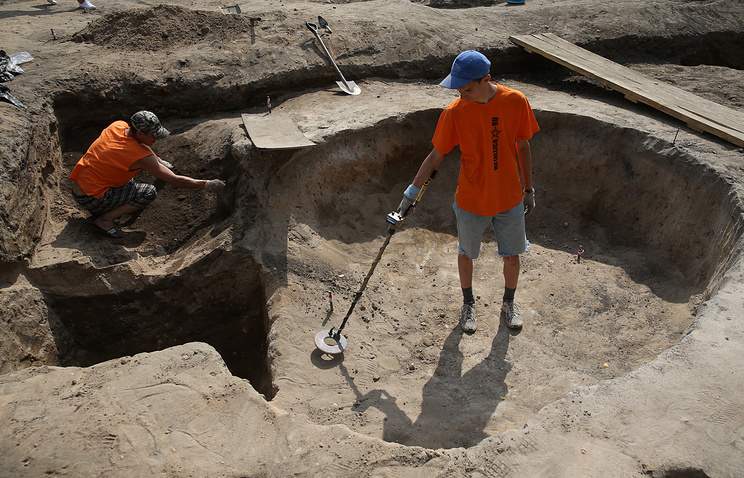 Редкая курильница с солнечными знаками III тысячелетия до н. э. найдена в Хакасии