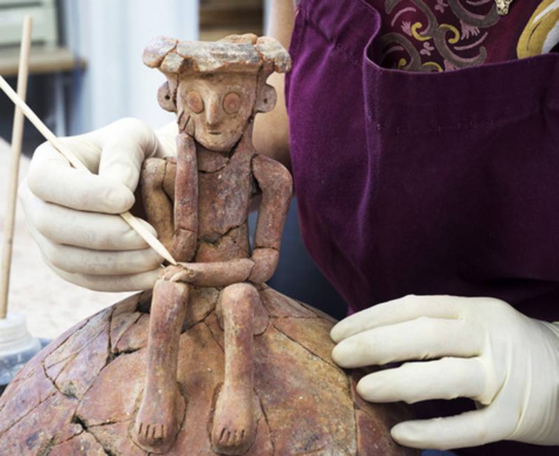 В Израиле найден необычный сосуд-статуетка возрастом 3800 лет