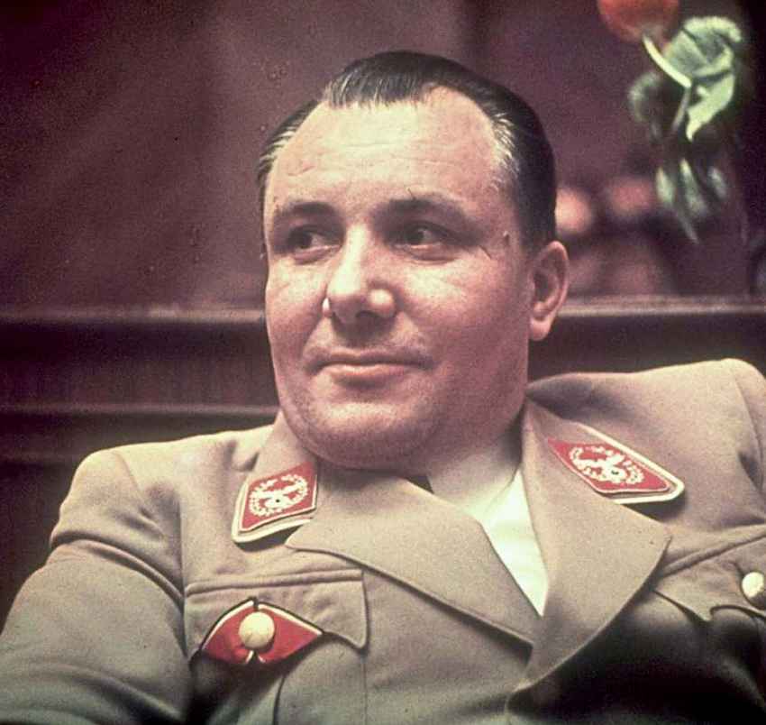 4.	Мартин Борман (17 июня 1900 года – 2 мая 1945 года) – личный секретарь фюрера, рейхсминистр по делам партии, начальник Штаба заместителя фюрера, рейхсляйтер