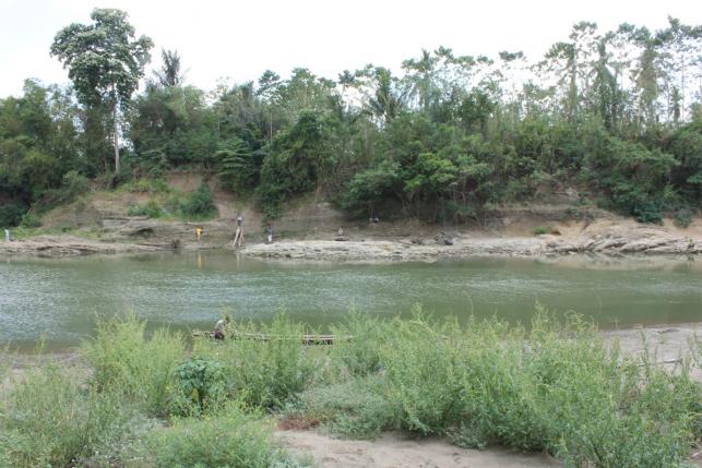 Река Валанае (район Талепу, остров Сулавеси, Индонезия), в районе которой и были найдены уникальные орудия труда "хоббитов"