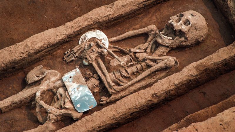 Людей-гигантов обнаружили археологи в Китае 