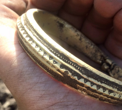Золотой браслет викингов, найден в Дании 