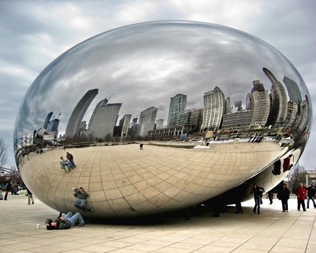 «Облачные врата». Скульптура Аниша Капурав (расположена в центре Чикаго)